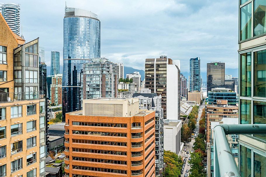 2601 1188 Howe Street Vancouver, BC - 26