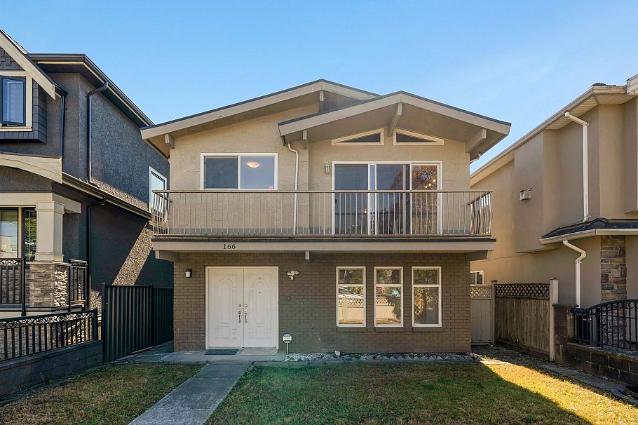 166 E 51st Avenue Vancouver, BC - 1