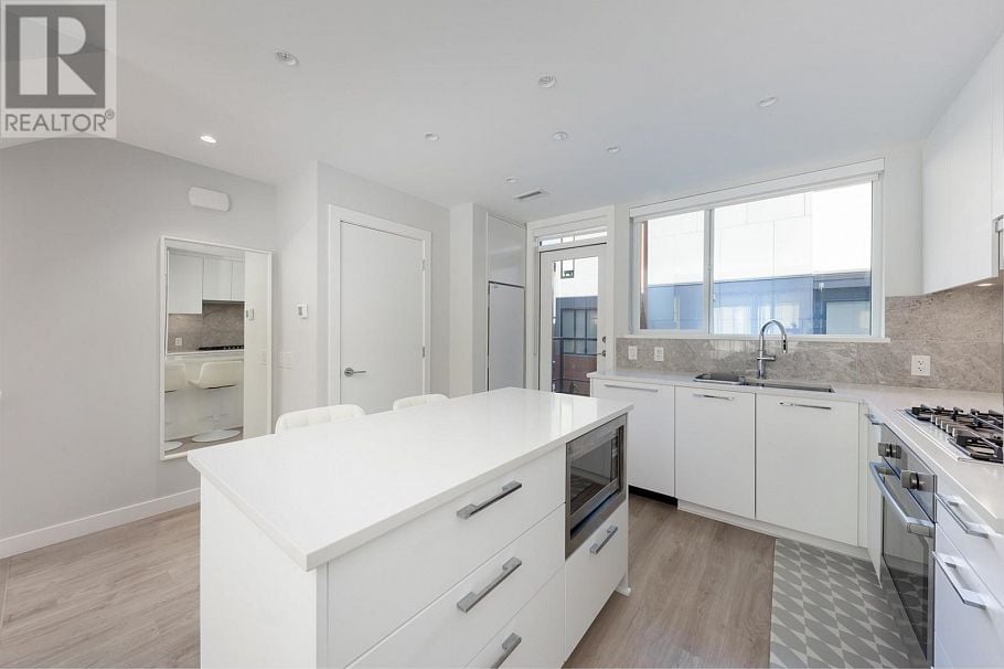 TH27 2728 ACADIA ROAD ROAD, Vancouver BC V6T 0E6 Vancouver, BC - 2