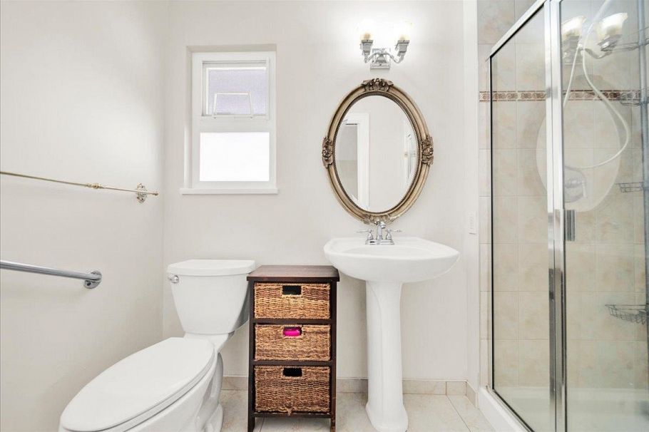604 E 54th Avenue Vancouver, BC - 12