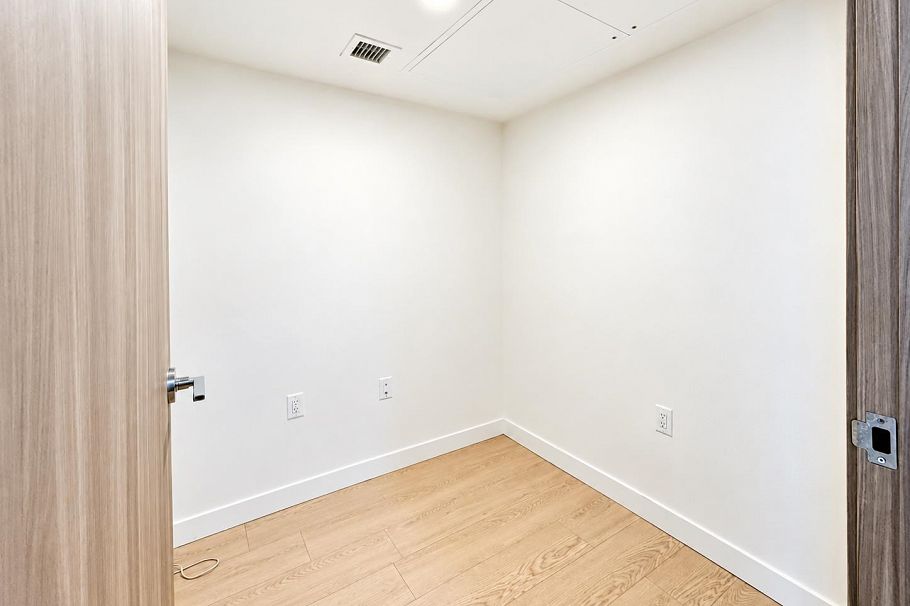 886 87 Nelson Street Vancouver, BC - 8
