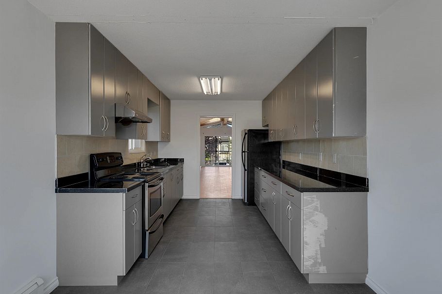 166 E 51st Avenue Vancouver, BC - 9