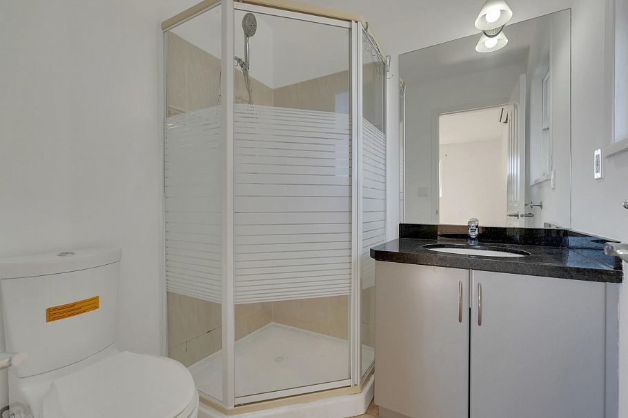 166 E 51st Avenue Vancouver, BC - 16