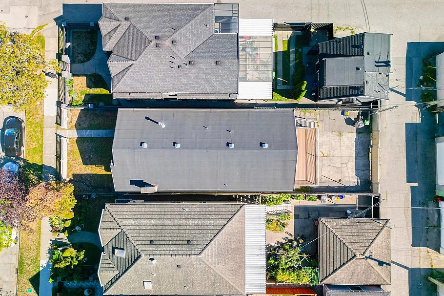 166 E 51st Avenue Vancouver, BC - 36