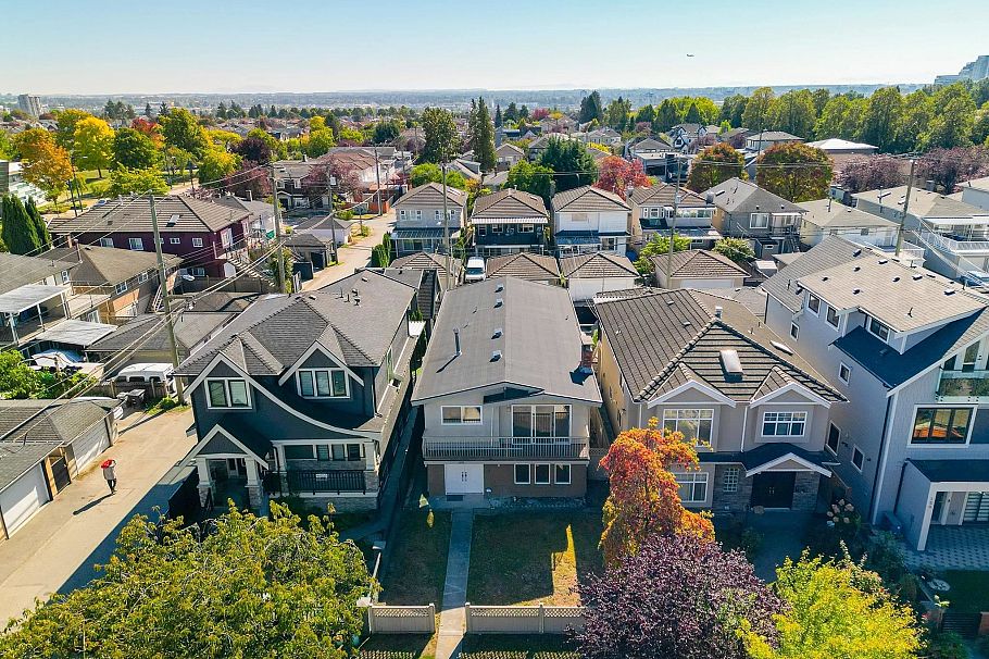 166 E 51st Avenue Vancouver, BC - 4