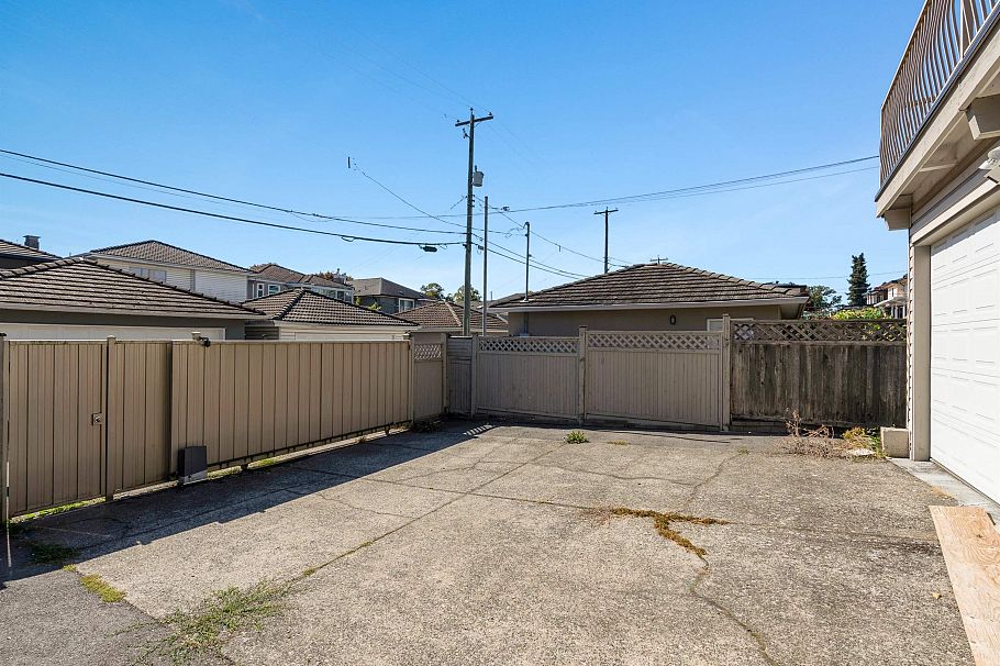 166 E 51st Avenue Vancouver, BC - 23