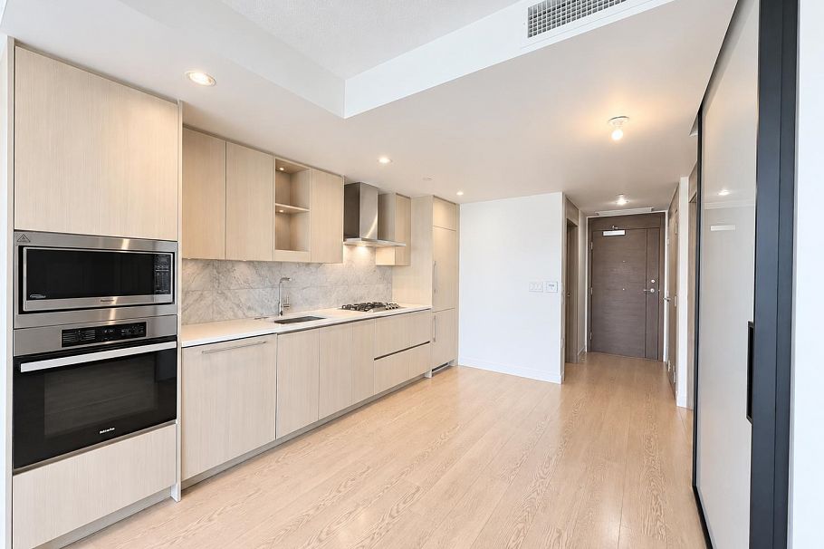 886 87 Nelson Street Vancouver, BC - 4
