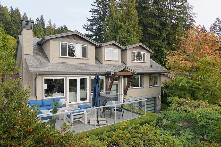 5008 Redonda Drive North Vancouver, BC - 2