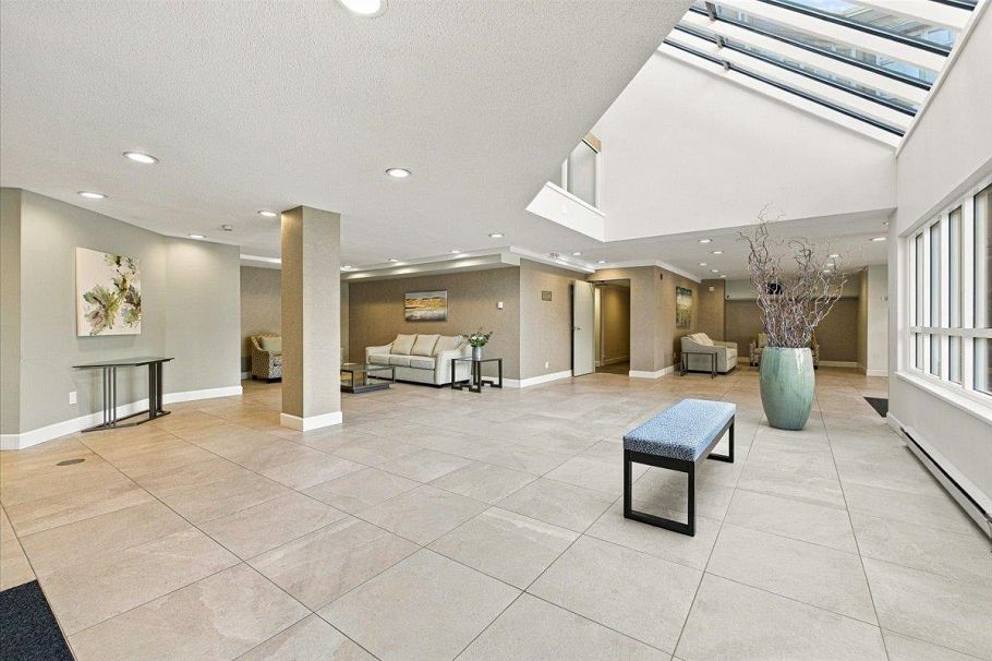403 121 W 29th Street North Vancouver, BC - 30