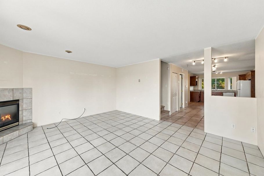 423-425 E 2nd Street North Vancouver, BC - 12