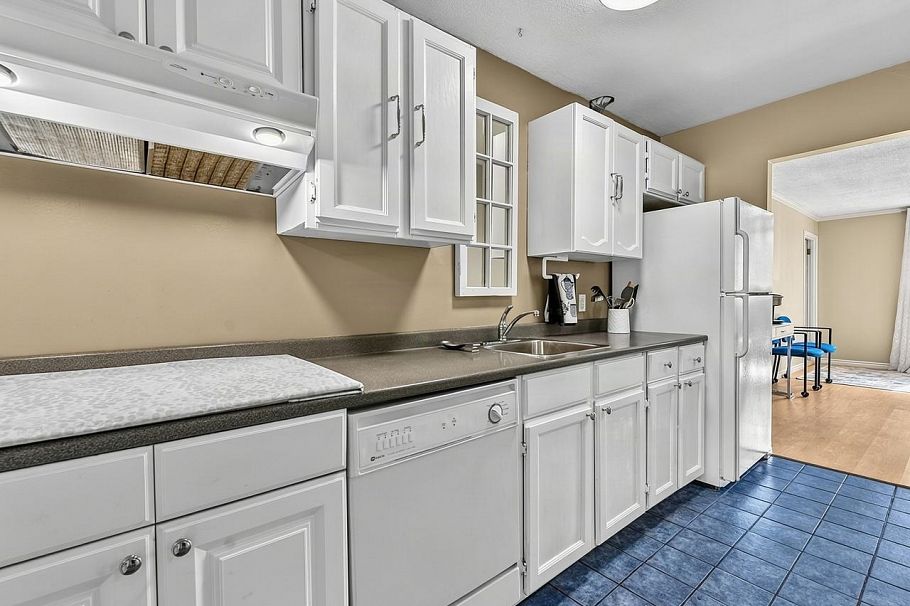 295 W 17th Avenue Vancouver, BC - 20