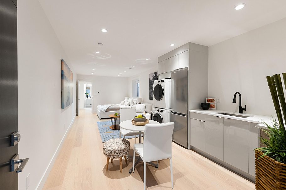 806 Montroyal Boulevard North Vancouver, BC - 37