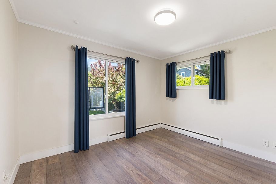 424 W Queens Road North Vancouver, BC - 28
