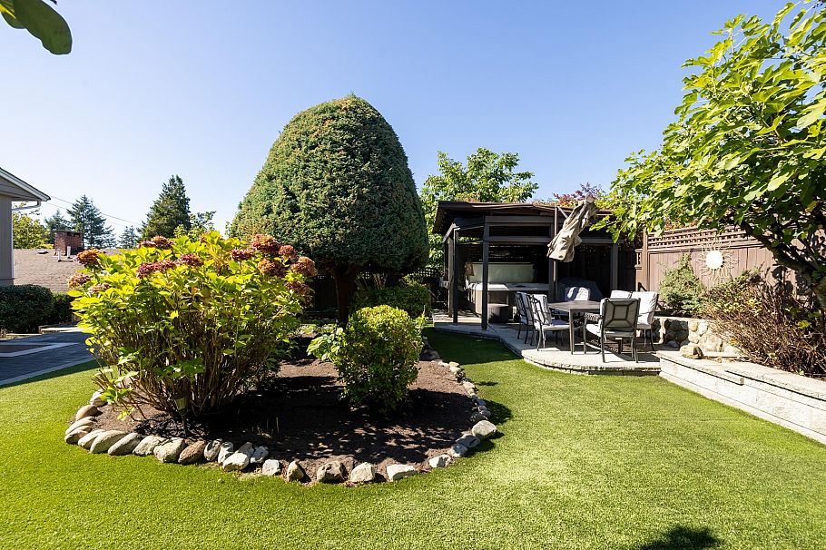 424 W Queens Road North Vancouver, BC - 11
