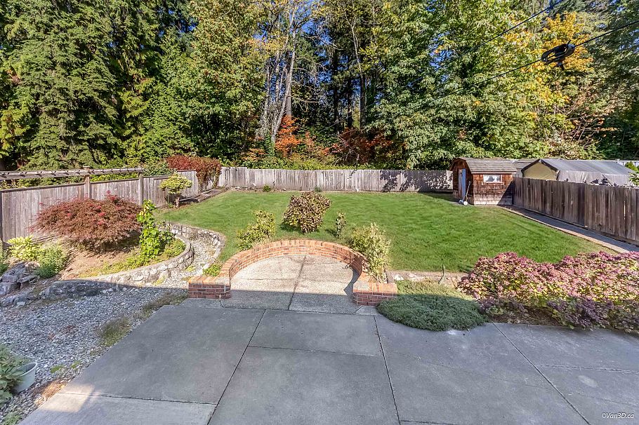 667 Plymouth Drive North Vancouver, BC - 21