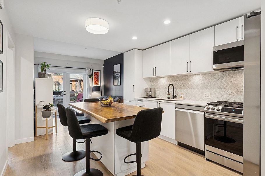 142 545 E 2nd Street North Vancouver, BC - 4
