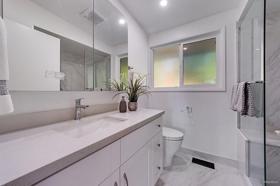 667 Plymouth Drive North Vancouver, BC - 11