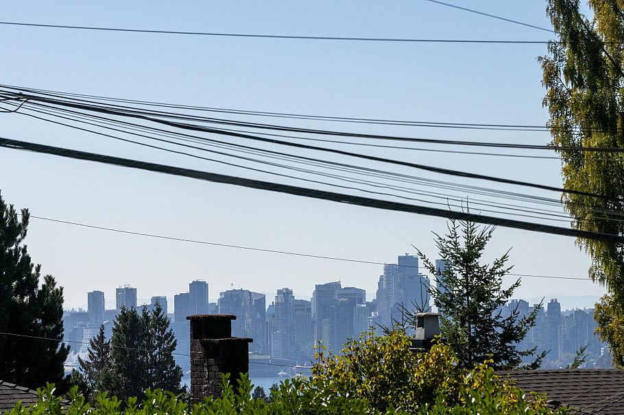 424 W Queens Road North Vancouver, BC - 18