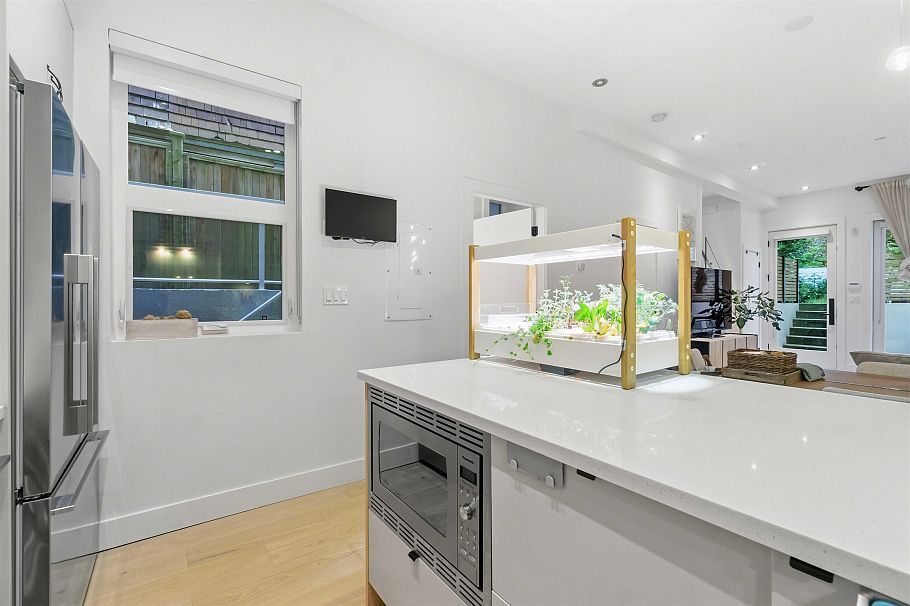 1533 E 5th Avenue Vancouver, BC - 17