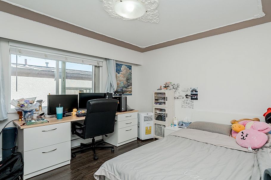 6074 Sherbrooke Street Vancouver, BC - 18