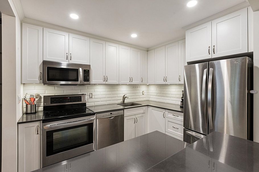 209 310 E 3rd Street North Vancouver, BC - 23