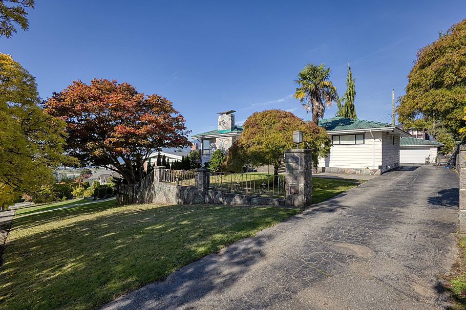3681 Mcgill Street Vancouver, BC - 1