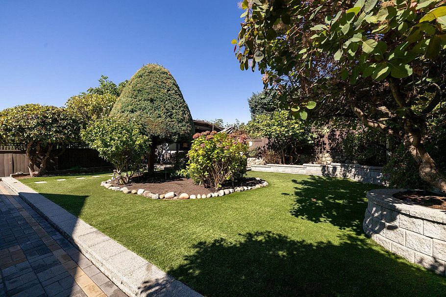 424 W Queens Road North Vancouver, BC - 13