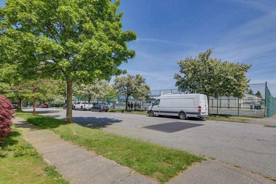 2087 E 26th Avenue Vancouver, BC - 36