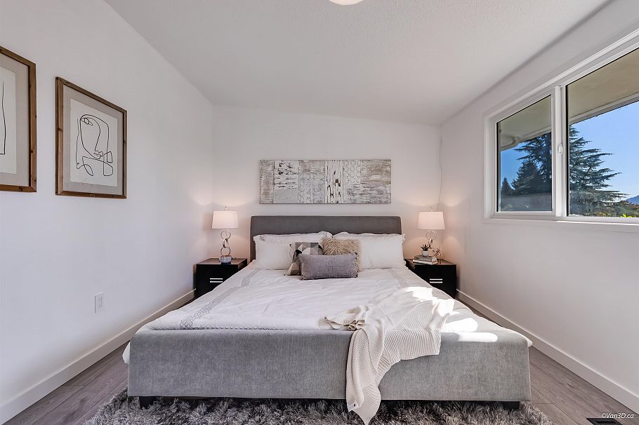 667 Plymouth Drive North Vancouver, BC - 10