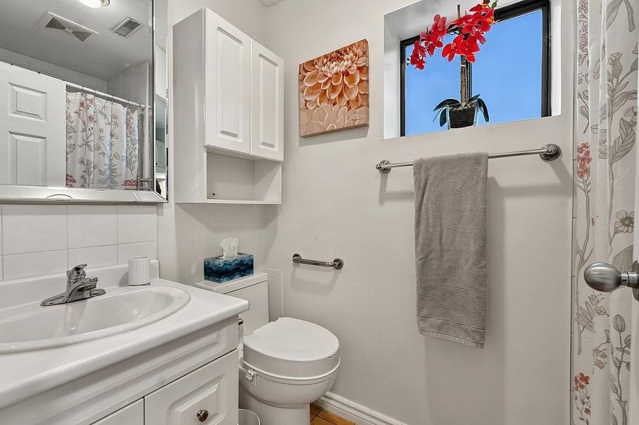 295 W 17th Avenue Vancouver, BC - 24