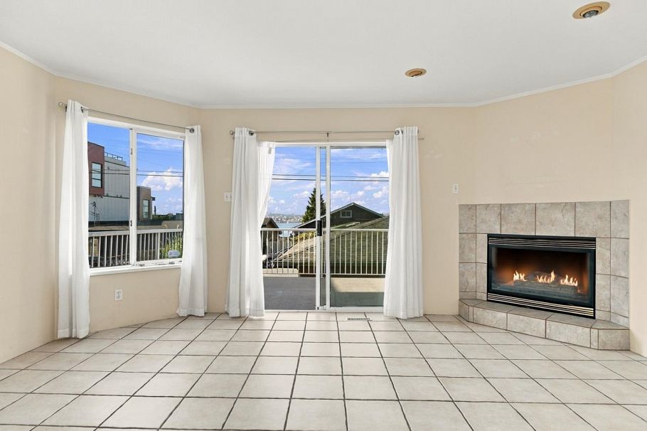 423-425 E 2nd Street North Vancouver, BC - 11