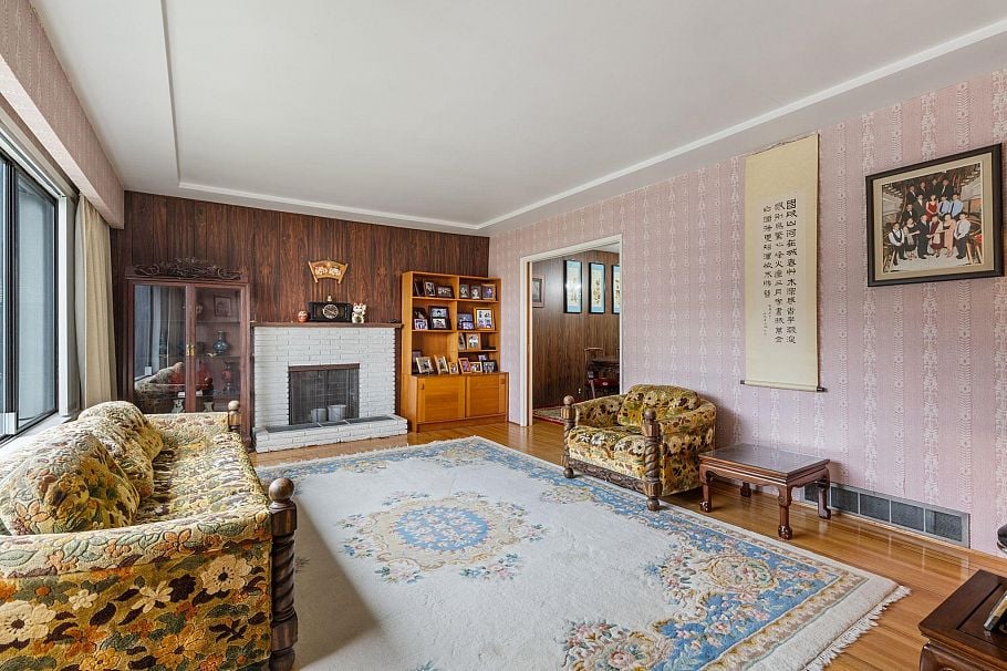 4590 Highland Boulevard North Vancouver, BC - 2