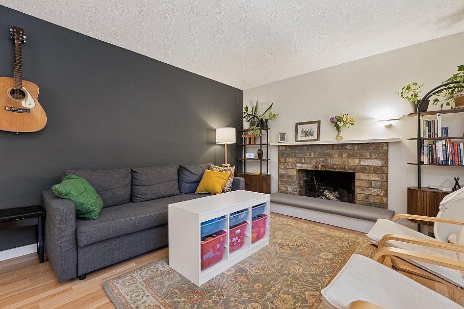 209 310 E 3rd Street North Vancouver, BC - 4
