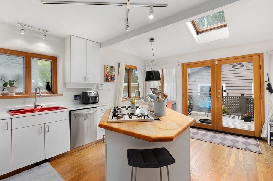 3524 W 16th Avenue Vancouver, BC - 6