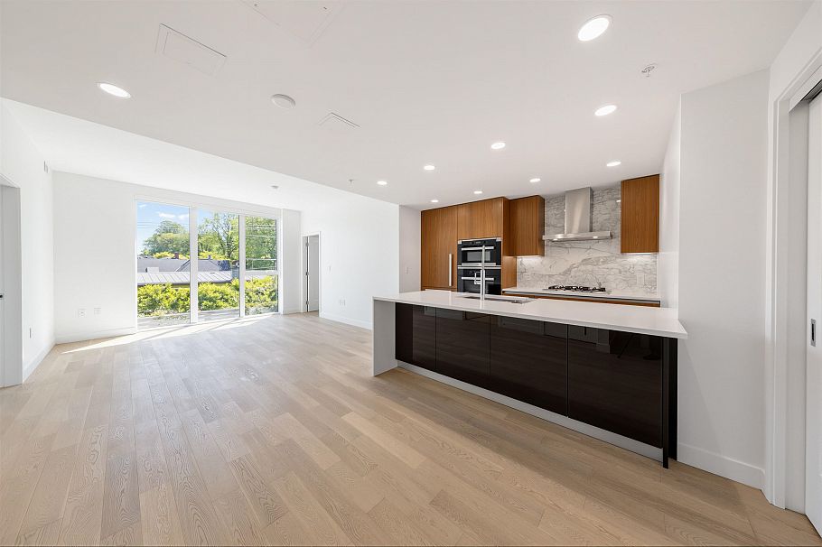 403 2888 Arbutus Street Vancouver, BC - 2