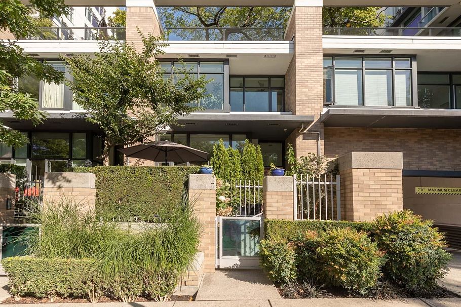 14 166 W 13th Street North Vancouver, BC - 38