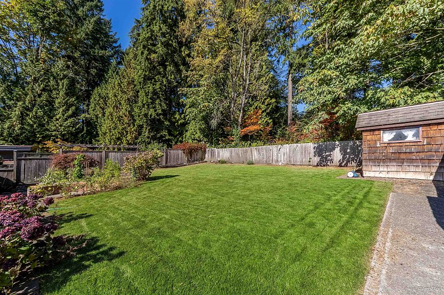 667 Plymouth Drive North Vancouver, BC - 22