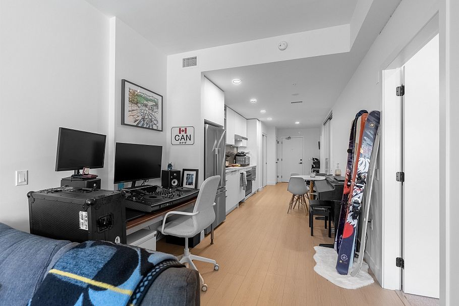 317 422 E 3rd Street North Vancouver, BC - 4