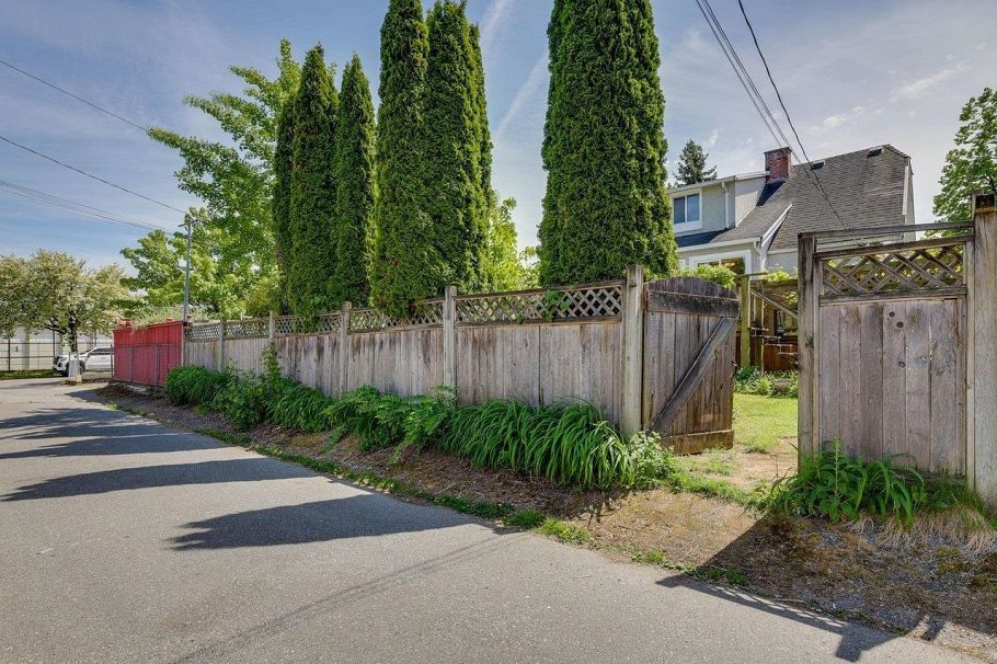 2087 E 26th Avenue Vancouver, BC - 33