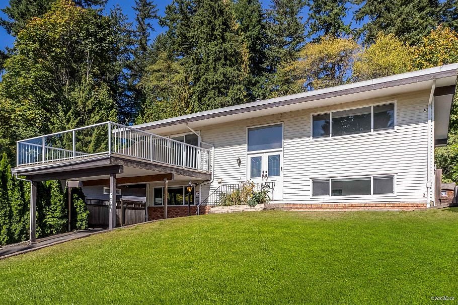 667 Plymouth Drive North Vancouver, BC - 1