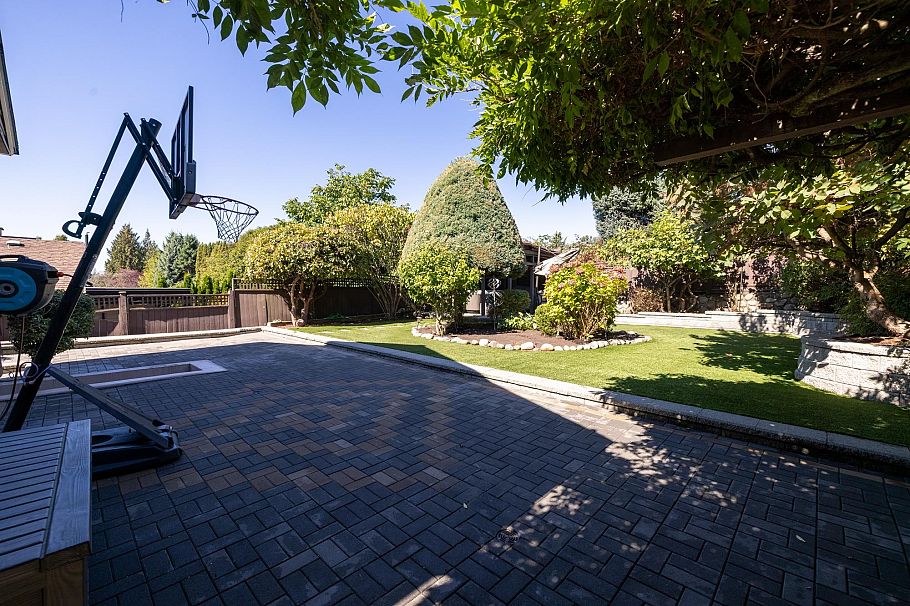 424 W Queens Road North Vancouver, BC - 9