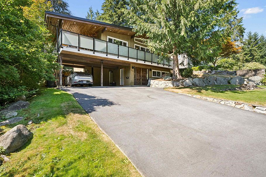 4651 Hoskins Road North Vancouver, BC - 2