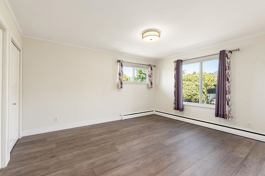 424 W Queens Road North Vancouver, BC - 26