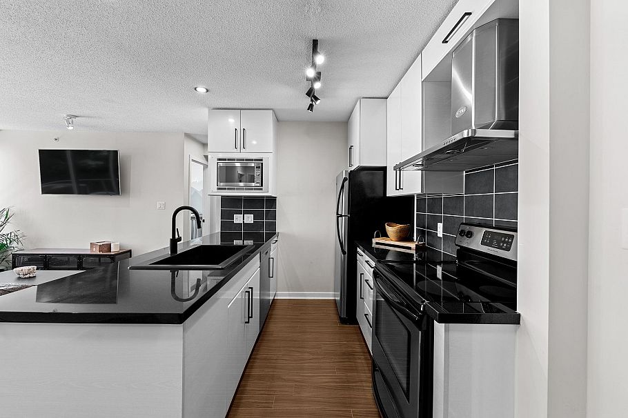 306 633 Abbott Street Vancouver, BC - 2