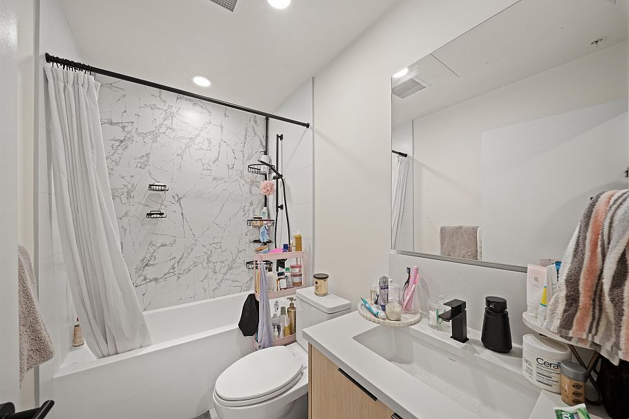 309 422 E 3rd Street North Vancouver, BC - 11