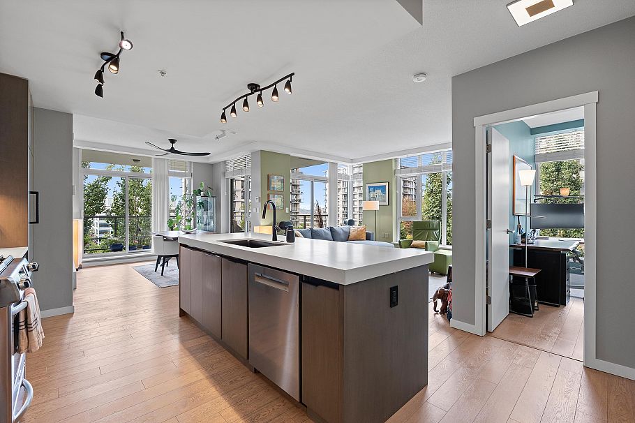 308 135 W 2nd Street North Vancouver, BC - 1