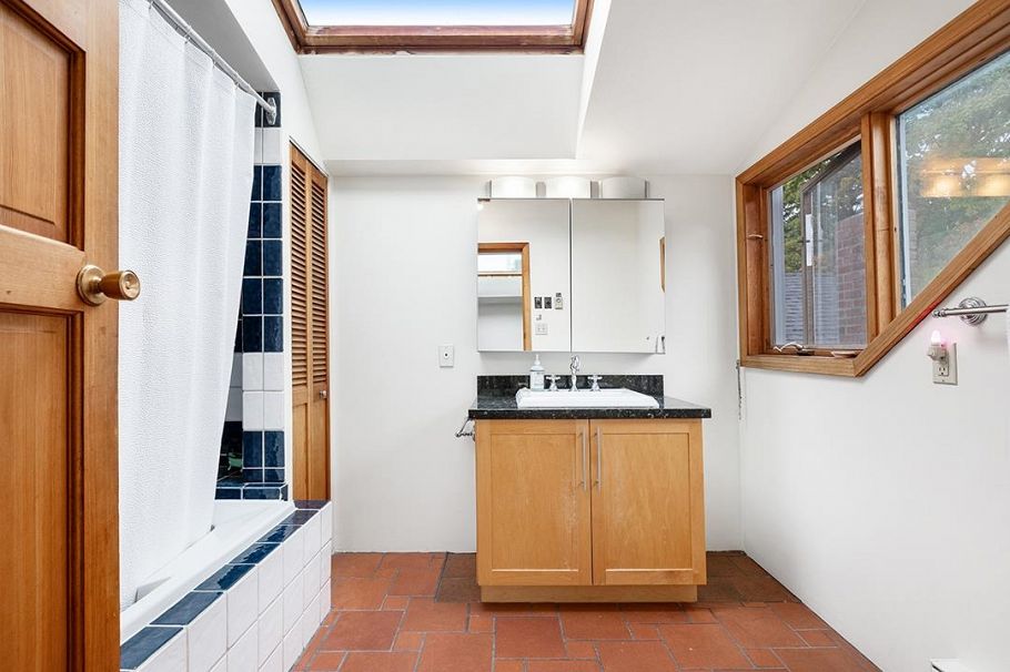 3524 W 16th Avenue Vancouver, BC - 18