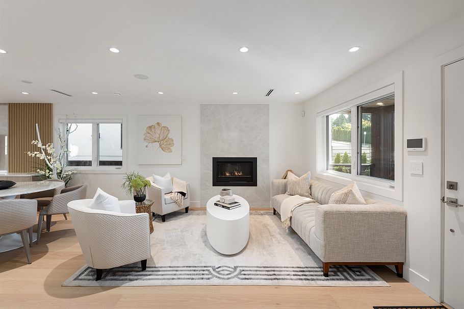806 Montroyal Boulevard North Vancouver, BC - 6