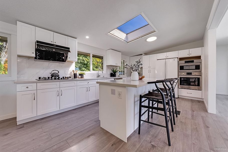 667 Plymouth Drive North Vancouver, BC - 4