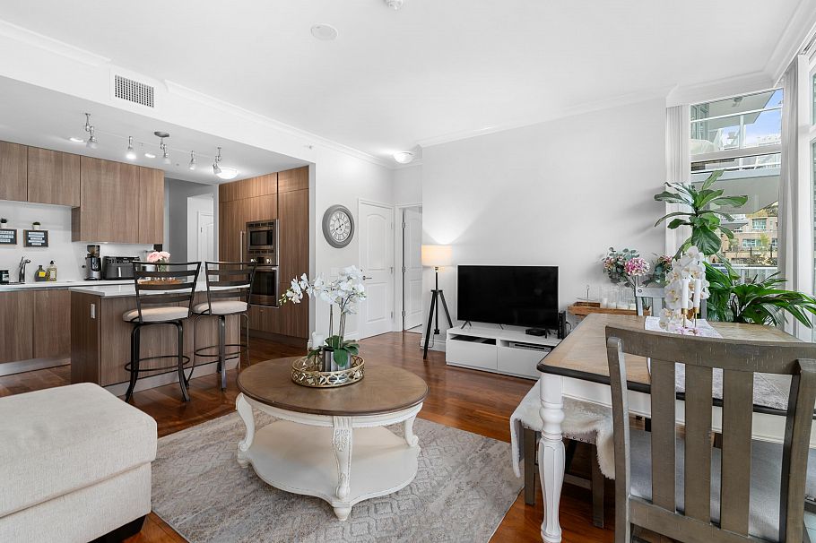 204 175 Victory Ship Way North Vancouver, BC - 4